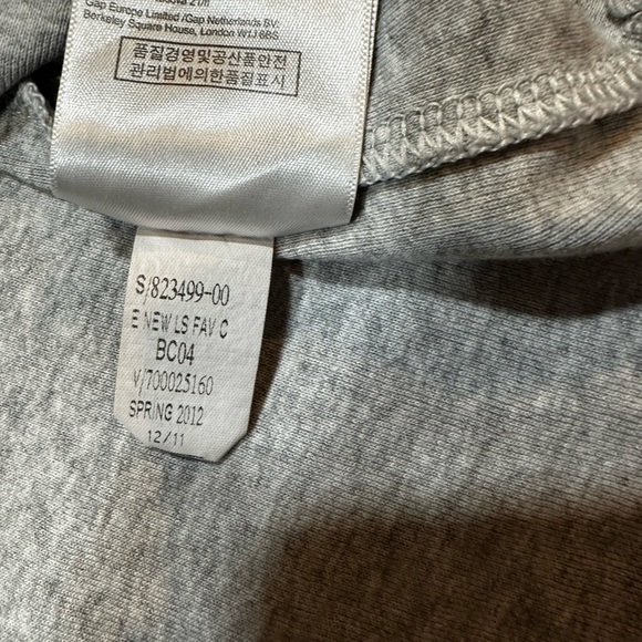 GAP Girl’s Gray Crewneck Long Sleeve Tee Shirt Size Medium - Picture 7 of 8